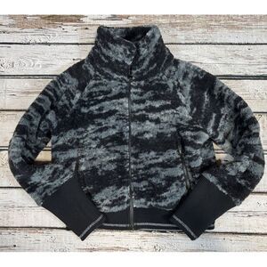 Athleta Tugga Sherpa Jacket Fog Camo Metropolis Grey Black Women's Small Petite‎